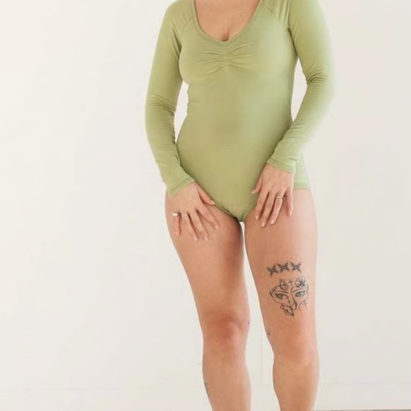 Arq Paloma Bodysuit in Pistachio - Picture 2 of 12